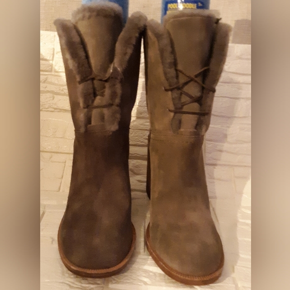 UGG Boots - Picture 2 of 7